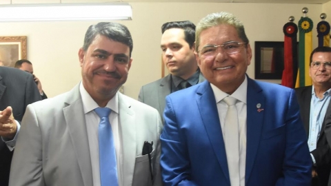 Dinho prestigiou a posse e elei��o de Adriano Galdino na ALPB
