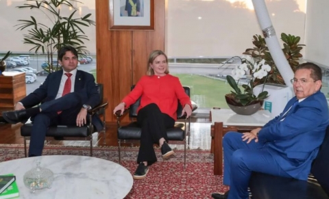 Adriano busca apoio do PT nacional ao seu nome em 2026