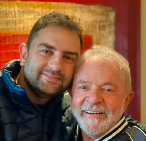 O ca�ula de Lula com o papai pornogr�fico