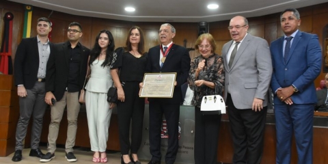 Orgulhoso, Kelson tem cidadania resgatada ap�s 25 anos