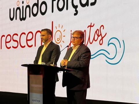Jo�o Azevedo assinou o contrato para constru��o do resort