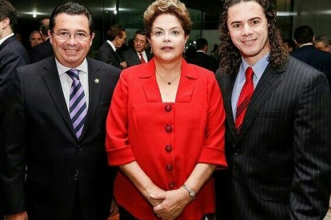 Ven� traiu Dilma mas ainda � mimoseado pelo PT