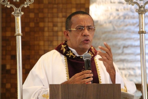 Padre Egiio est� na al�a de mira das investiga��es