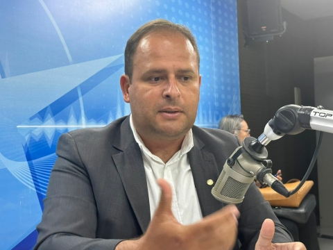 Deputado Eduardo Brito quer celeridade na adutora de Ara�agi