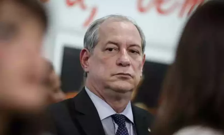 Ex-ministro Ciro Gomes se diz v�tima de ataques