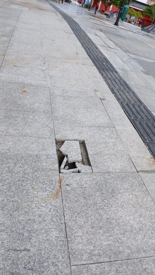 Afundamento do piso j� � vis�vel no Ponto Cem R�is