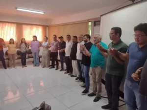 Nem a corrente de ora��o salvou os comissionados