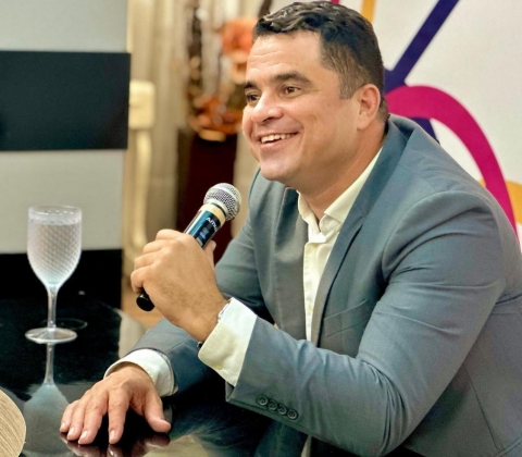 Pedrito deve assumir ainda em janeiro