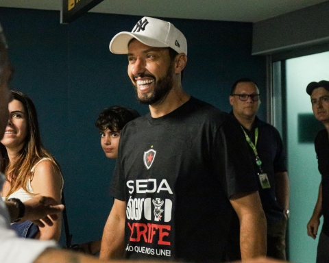 Nen� foi recepcionado pelos botafoguenses