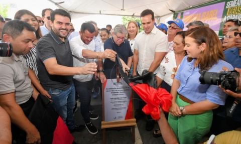 Jo�o inaugurou pavimenta��o que liga Tavares a outras cidades