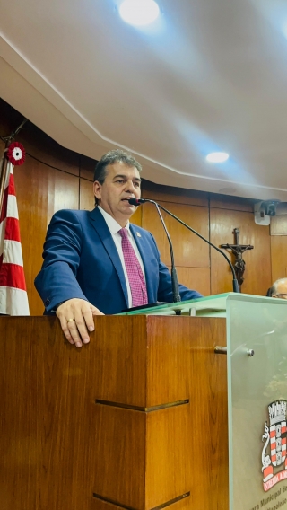 Carneiro denunciou contratos viciados
