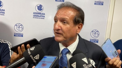 Herv�zio Bezerra foi na jugular: n�o tem uma obra a apresentar