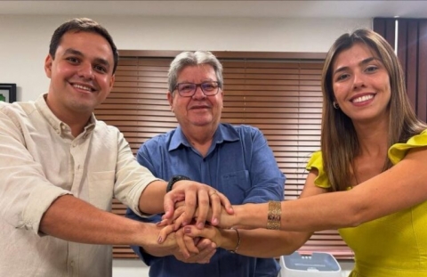 Matheus e Maria estiveram com Jo�o Azevedo