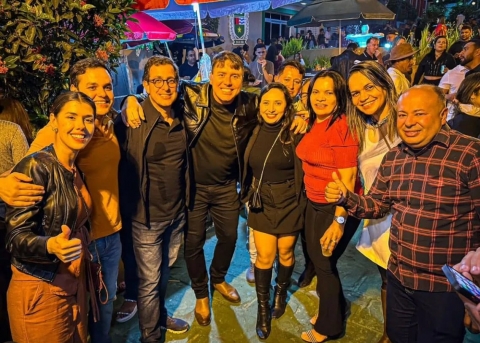 Maria prestigiou evento em Pil�es