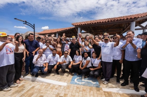 Jo�o Azevedo esteve na cidade de Monteiro entregando obras