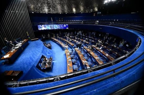 Governo tentou adiar a vota��o mas foi derrotado