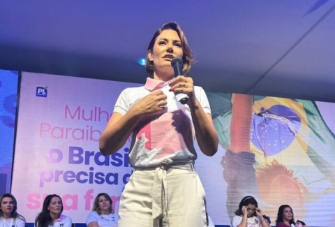 Michelle recebe o carinho popular em todo recanto do Brasil