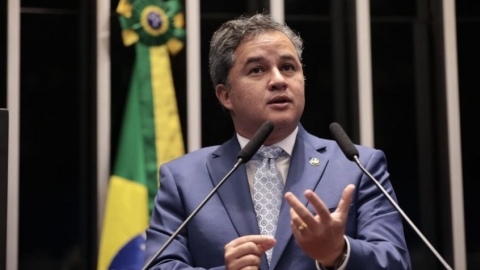 Senador Efraim Filho assinou proposta de Pacheco