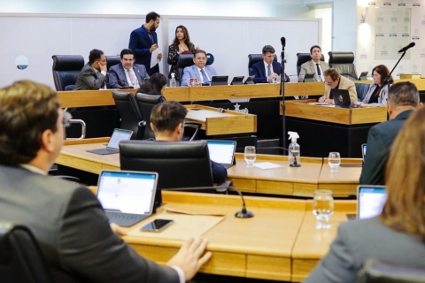 Adriano Galdino presidiu a sess�o da �ltima quarta-feira