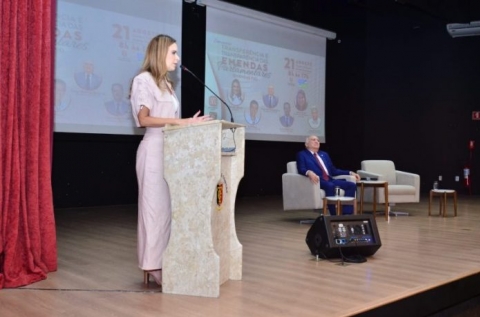 Daniella Ribeiro e Nominando Diniz fizeram explana��o