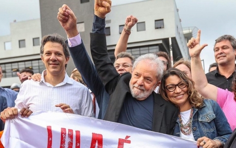 A quadrilha do 9 dedos vem com for�a total para destruir o Brasil