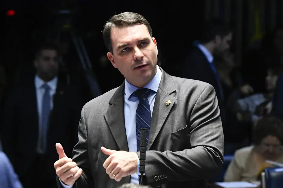 Fl�vio Bolsonaro teve inqu�rito encerrado