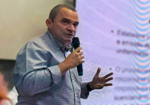Ayrton Duarte Lins tem adotado fiscaliza��o rigorosa na �rea