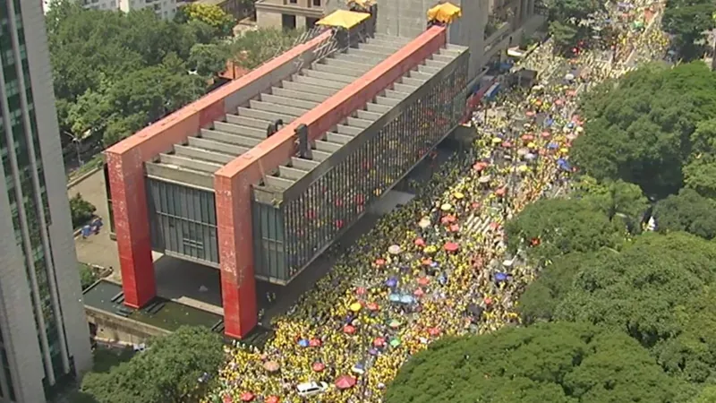 Quase 1 milh�o de pessoas se fez presente na Paulista