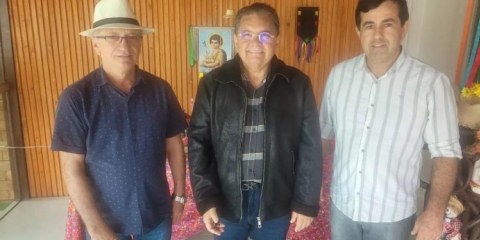 Aron assume vaga na AL com a licen�a de Galego