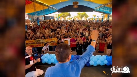 Adriano destaca alegria e gratid�o durante evento