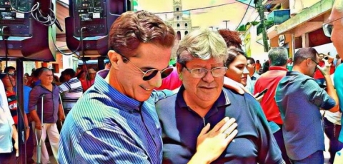 J� dizia o poeta: A m�o que afaga � a mesma que apedreja...