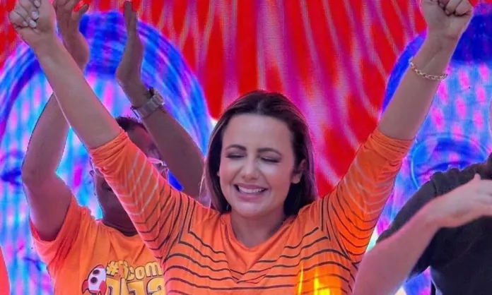 Tacyana Leit�o lidera disputa com folga