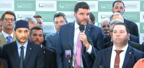 Parlamentares reagem contra interfer�ncia do STF