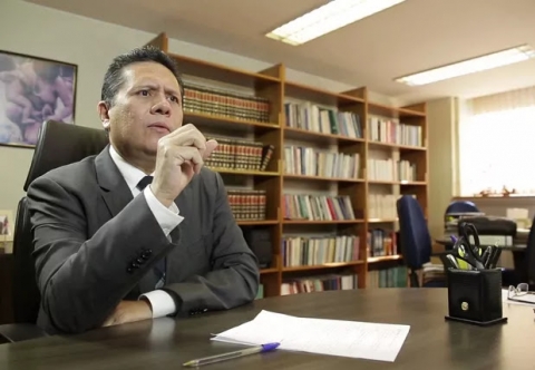 Carlos Frederico n�o deu trela a Xand�o