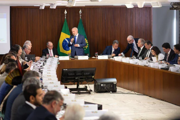 Lula n�o quer passar a ideia que protege bandidos (Foto Metr�pole)