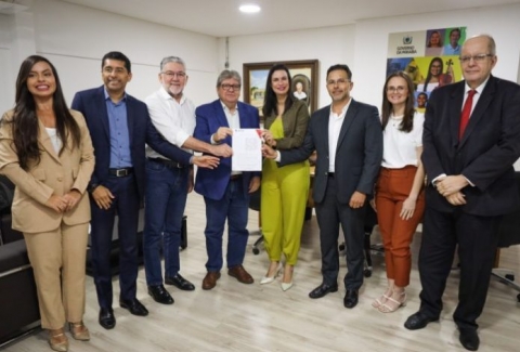 Governador Jo�o Azevedo quer fortalecer ambiente de neg�cios