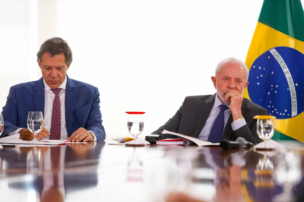 Brasil afundando nas m�os do PT