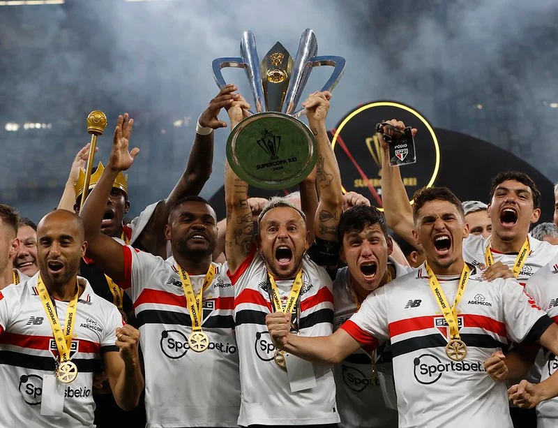 São Paulo vence o Palmeiras nas penalidades e conquista a Supercopa Rei