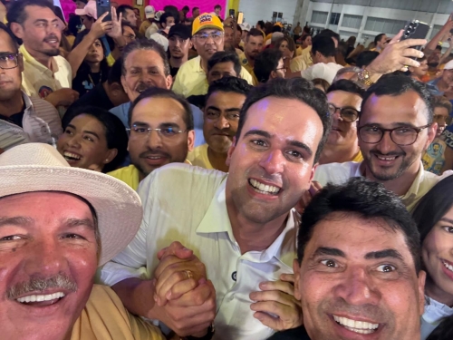 Burity comanda caravana de Ing� de apoio a Lucas, Dami�o e Diego