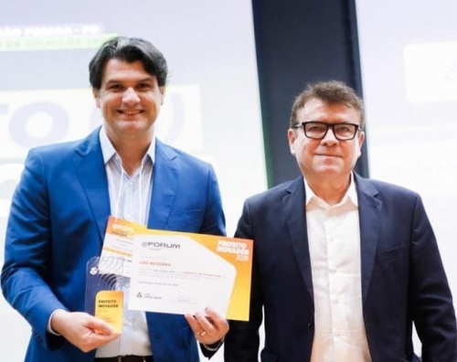 Leo Bezerra recebe pr�mio Prefeito Inovador 2026