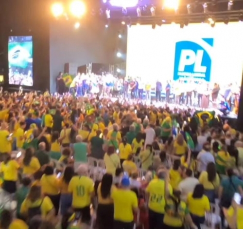 Bolsonaro recebe homenagem,  acompanhado por multido na Domus Hall e cumpre agenda em Cabedelo