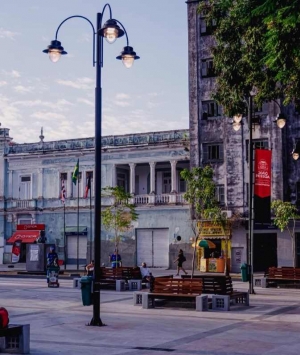 Ap�s 4 anos, C�cero entrega revitaliza��o do Ponto Cem R�is