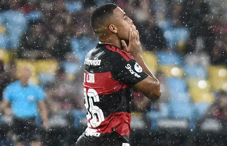 MAIS UM VICE CONQUISTADO: Fla perde para o Lan�s